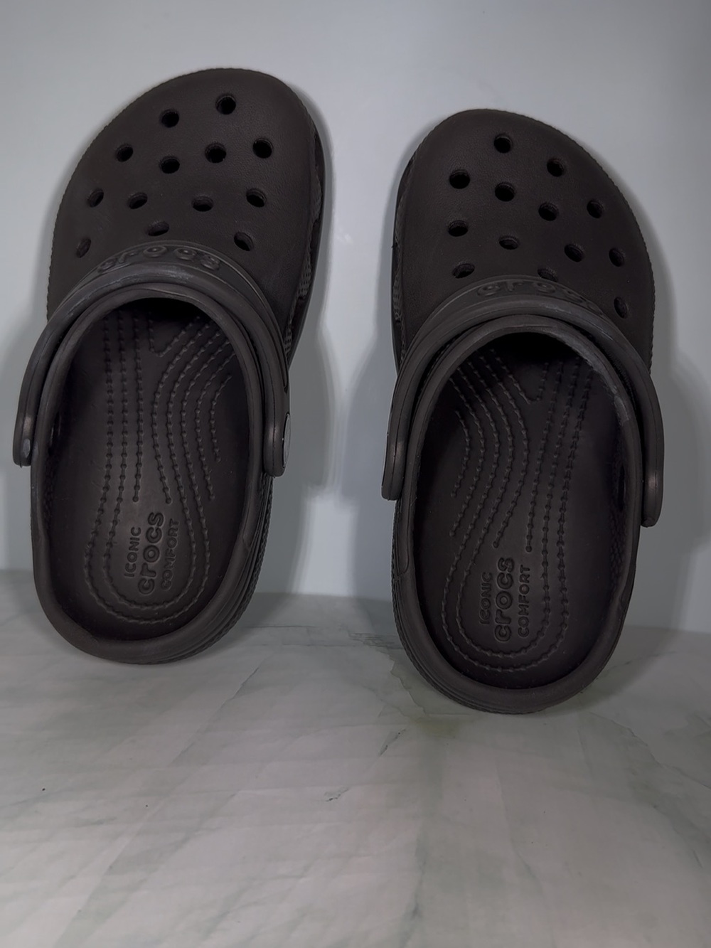 CROCS Classic Clog in Dark Brown